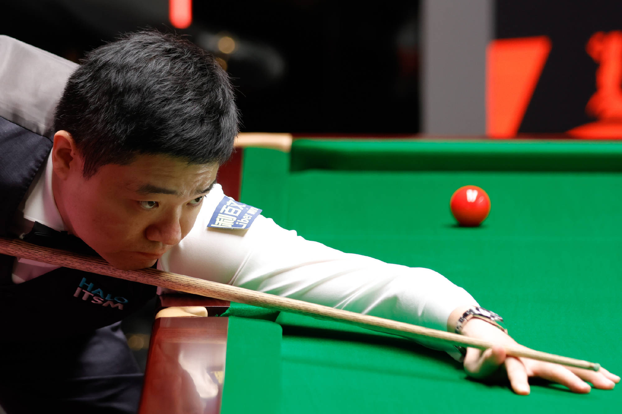 乐鱼体育入口浓眉哥在RNG比赛中出色发挥，晋级下一阶段引发热议！