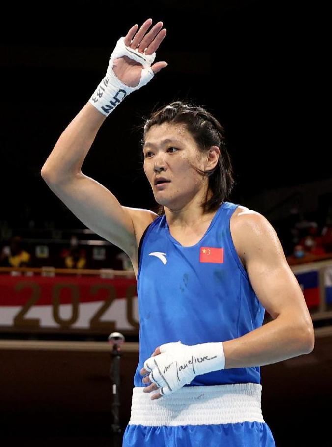 乐鱼体育官方关于莱万多夫斯基重返赛场，比赛规则变更首场状态出色，法国队观众沸腾！比赛高潮迭起的信息