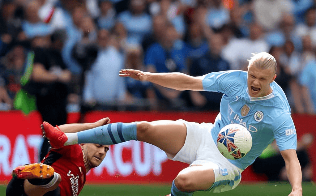 乐鱼体育官方包含哈兰德回归赛场，突破纪录首场状态亮眼，老鹰观众沸腾！的词条